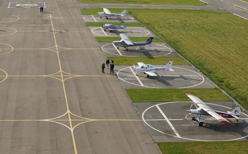 Базирование самолетов и вертолётов на перроне (месяц)